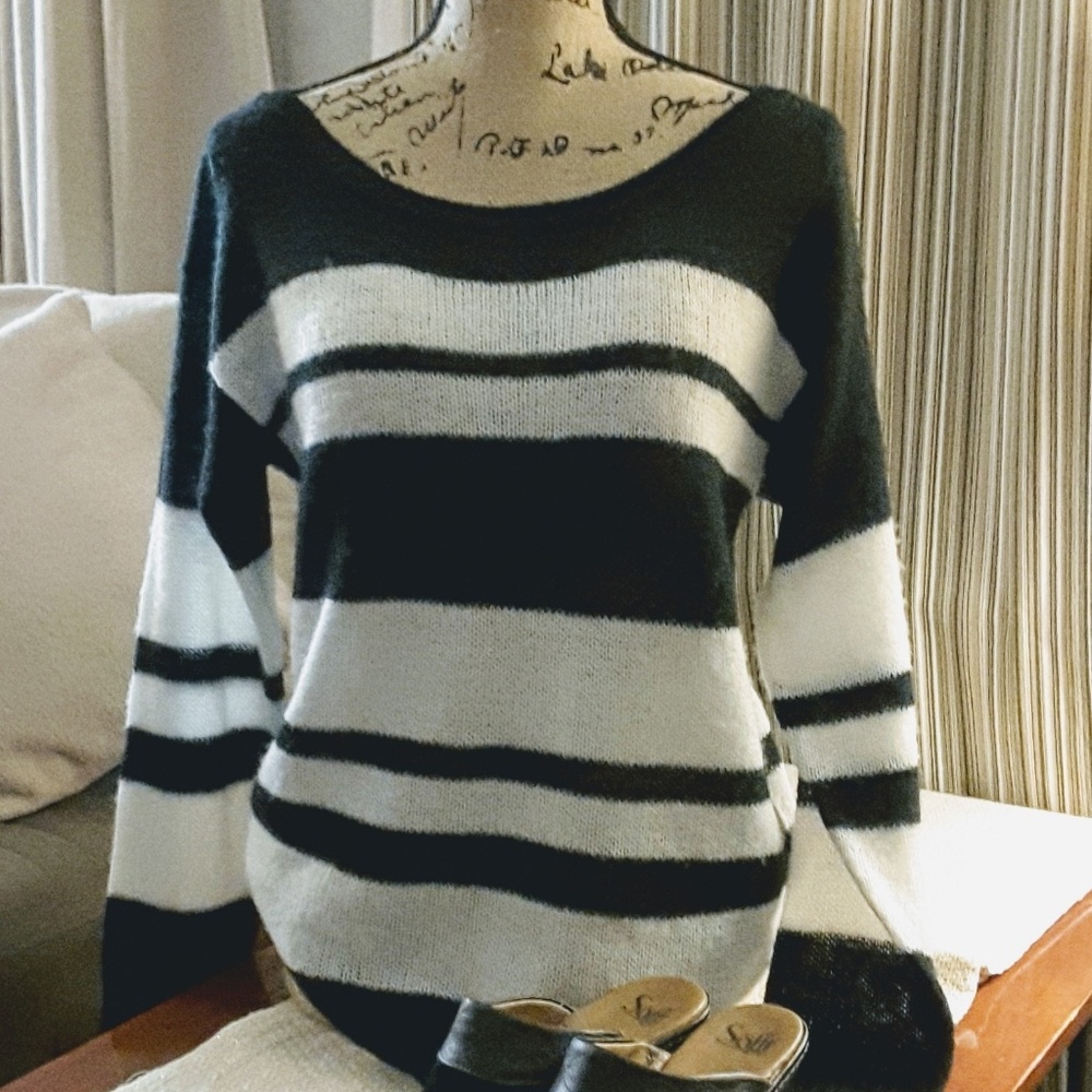 Sweater Black/Cream with wide stripes